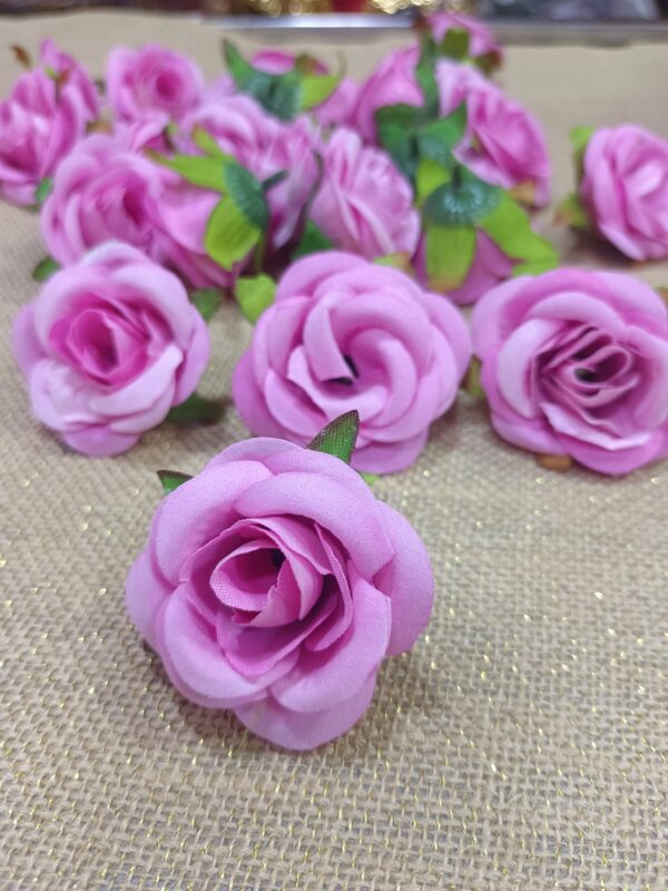 Artificial Velvet Rose Flowers 

size. 4cm
pack of. 50pc