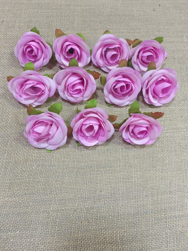 Artificial Velvet Rose Flowers 

size. 4cm
pack of. 50pc