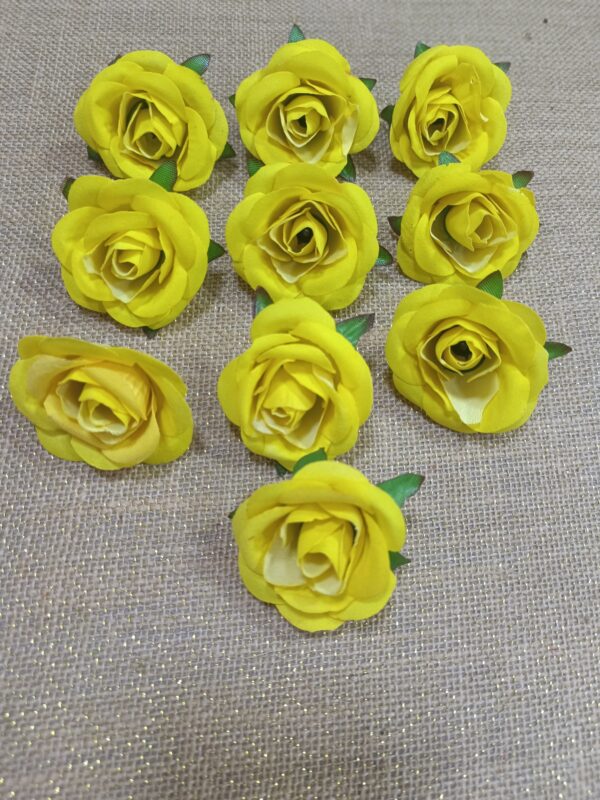 Artificial Velvet Rose Flowers 

size. 4cm
pack of. 50pc