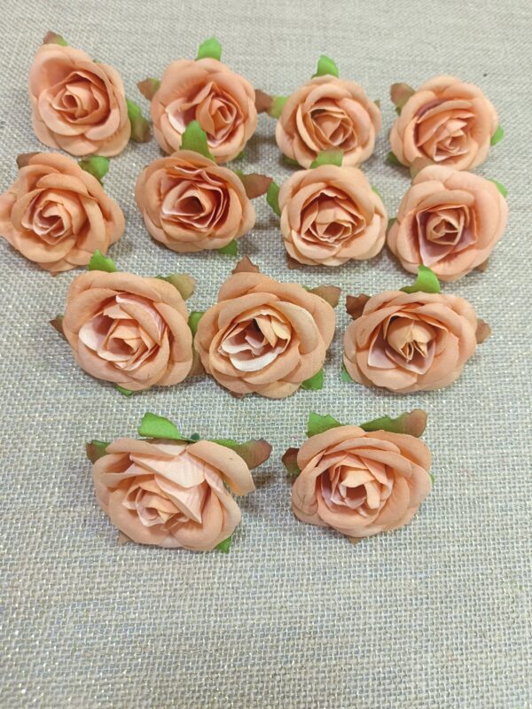 Artificial Velvet Rose Flowers 

size. 4cm
pack of. 50pc