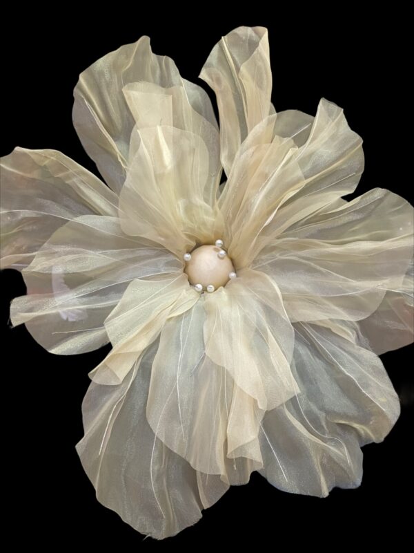 silk organza flower 
pack of 1pc