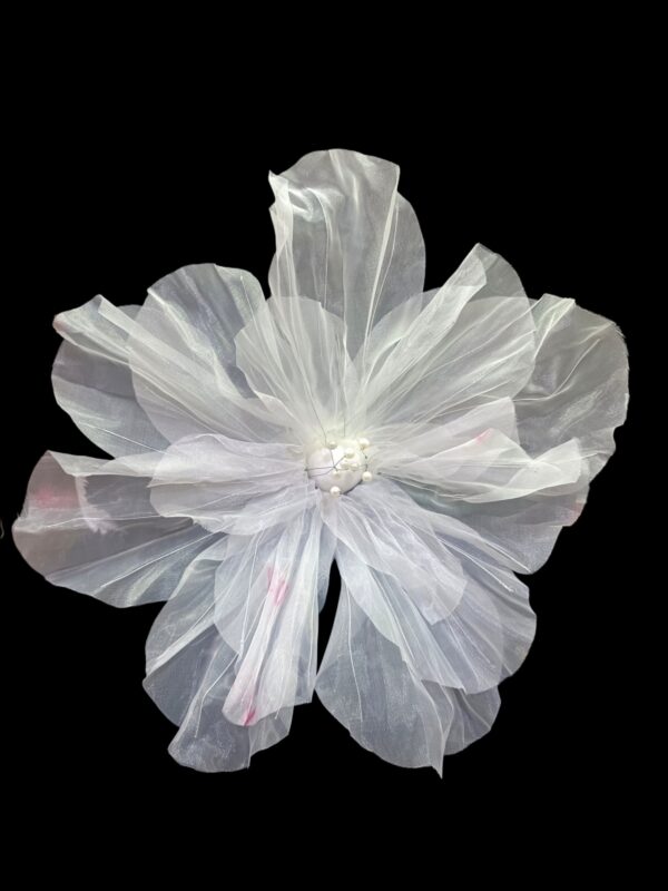 silk organza flower 
pack of 1pc